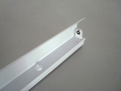 LED黑板燈支架、T8帶罩支架與LED日光燈支架 功能解析與應用指南